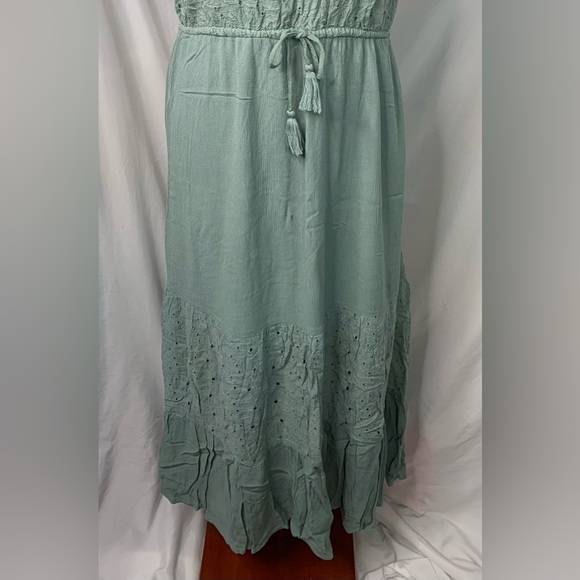 Sonoma Women’s Gauze Eyelet Tiered Maxi Dress size medium - Picture 5 of 14